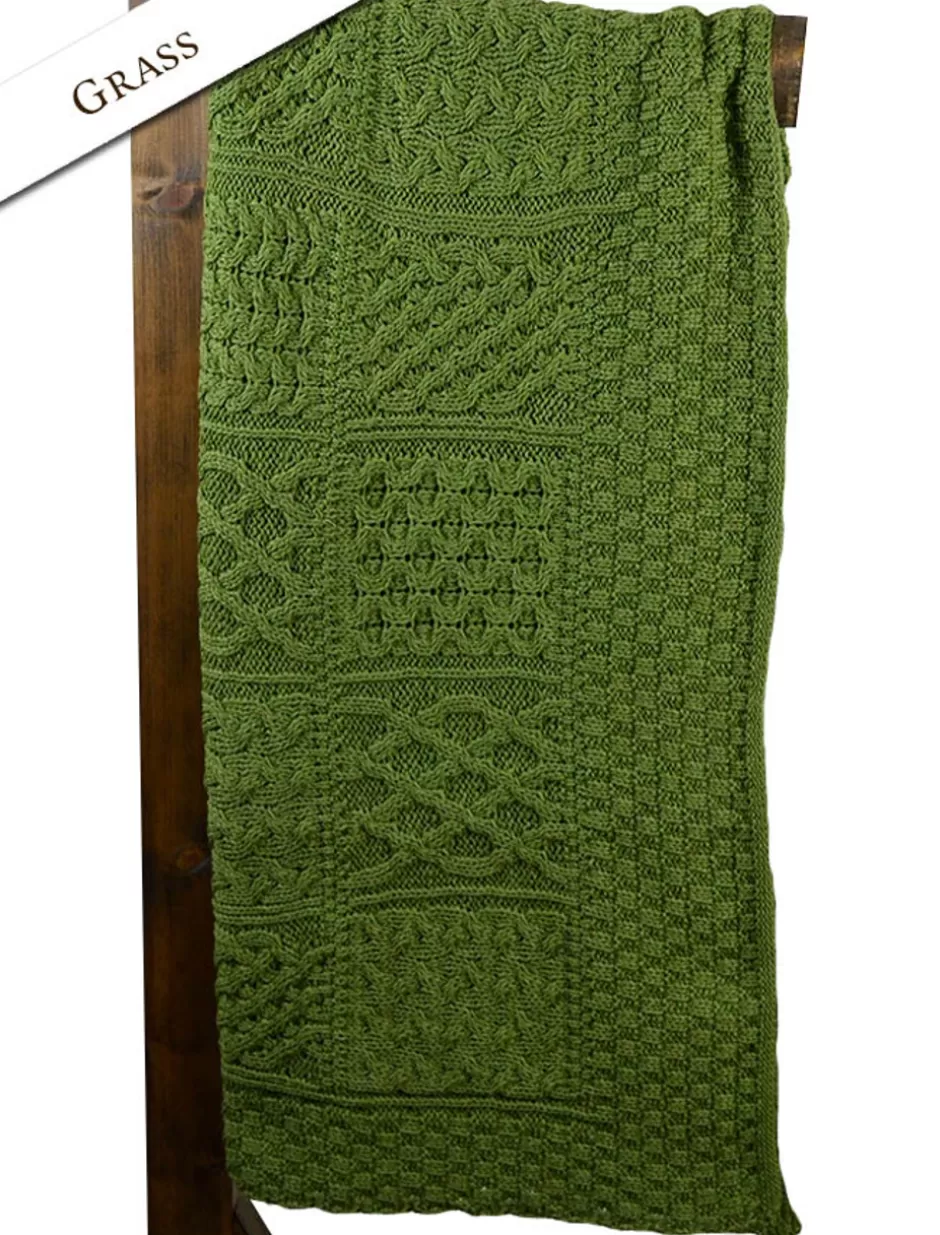 aran_patchwork_merino_wool_throw_26.webp Knitted Wool Throws<Glenaran Aran Patchwork Merino Wool Throw