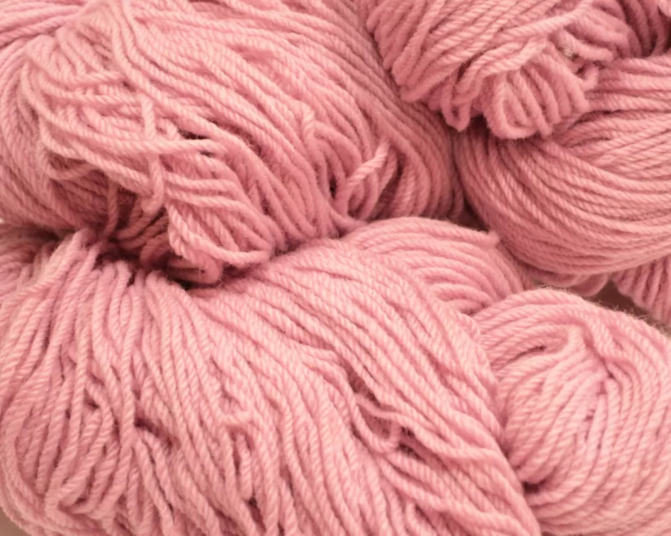aran_wool_knitting_hanks__dusty_pink_4.webp Aran Wool<Glenaran Aran Wool Knitting Hanks - Dusty Pink