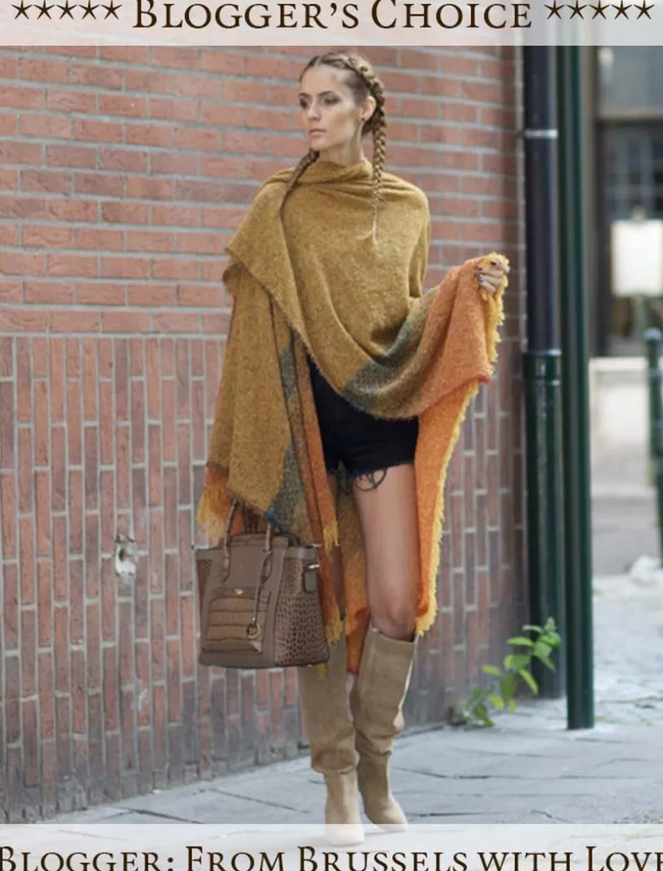 lambswool_celtic_ruana_wrap_5.webp Ponchos, Capes & Shawls<Glenaran Lambswool Celtic Ruana Wrap