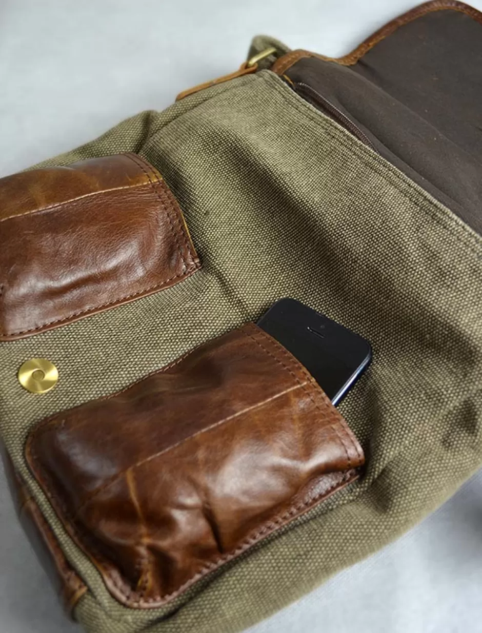 traditional_tweed__leather_single_buckle_bag_5.webp Bags And Satchels | Bags And Satchels<Glenaran Traditional Tweed & Leather Single Buckle Bag